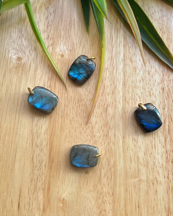 ლაბრადორიტის გულსაკიდები - "MYSTIC DAWN"