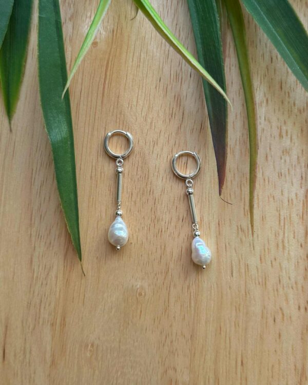 მარგალიტის საყურე - "DAISY SISTERS"