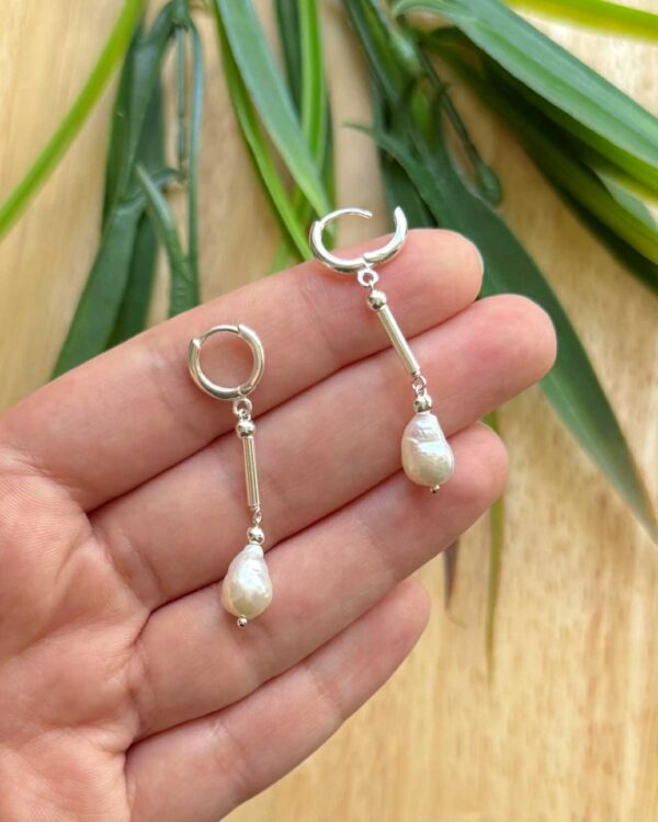 მარგალიტის საყურე - "DAISY SISTERS"