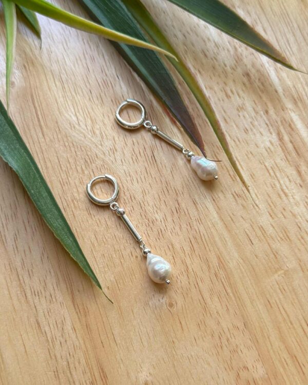 მარგალიტის საყურე - "DAISY SISTERS"