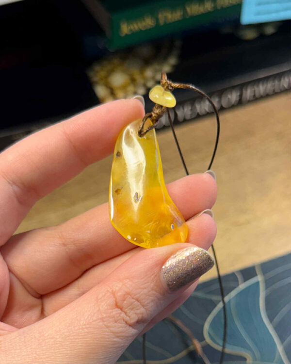 ქარვის გულსაკიდი 5 ქარვის ყელსაბამი - "ZINNIAM"