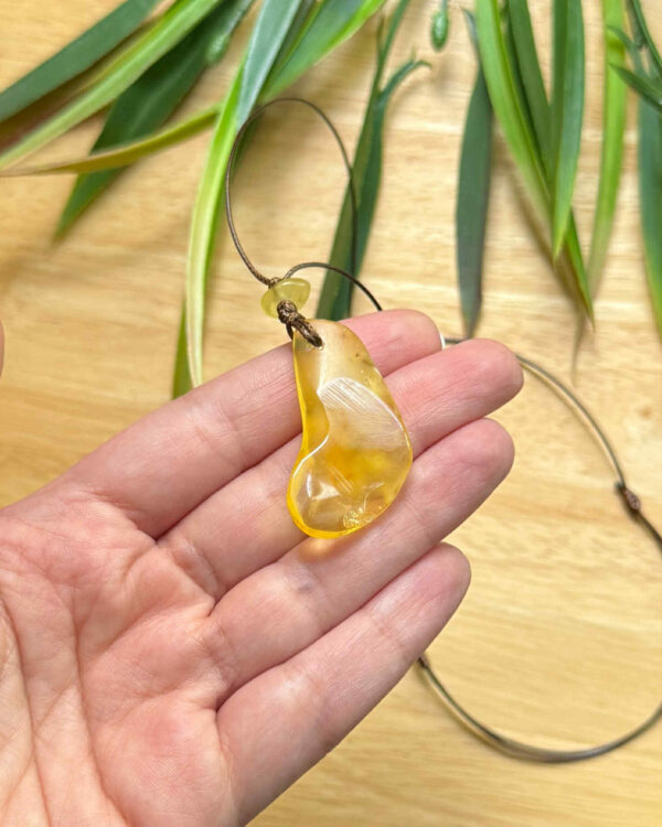 ქარვის გულსაკიდი3 ქარვის ყელსაბამი - "ZINNIAM"