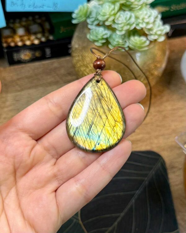 ლაბრადორიტის ყელსაბამი - "AURELIA"