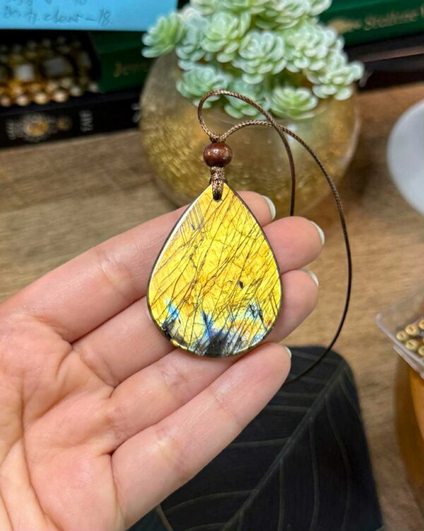 ლაბრადორიტის ყელსაბამი - "AURELIA"