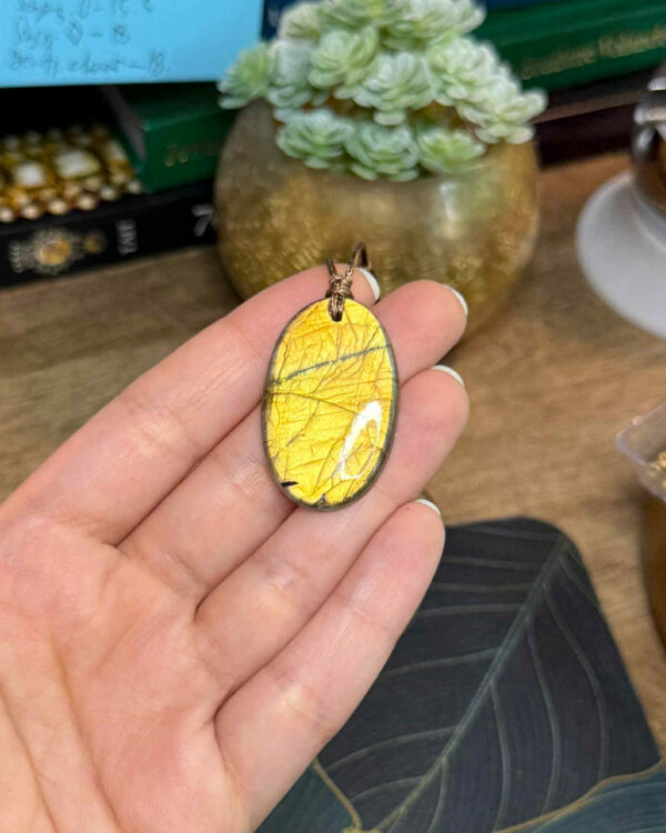 ლაბრადორიტის ყელსაბამი - "GOLDEN AURORA"